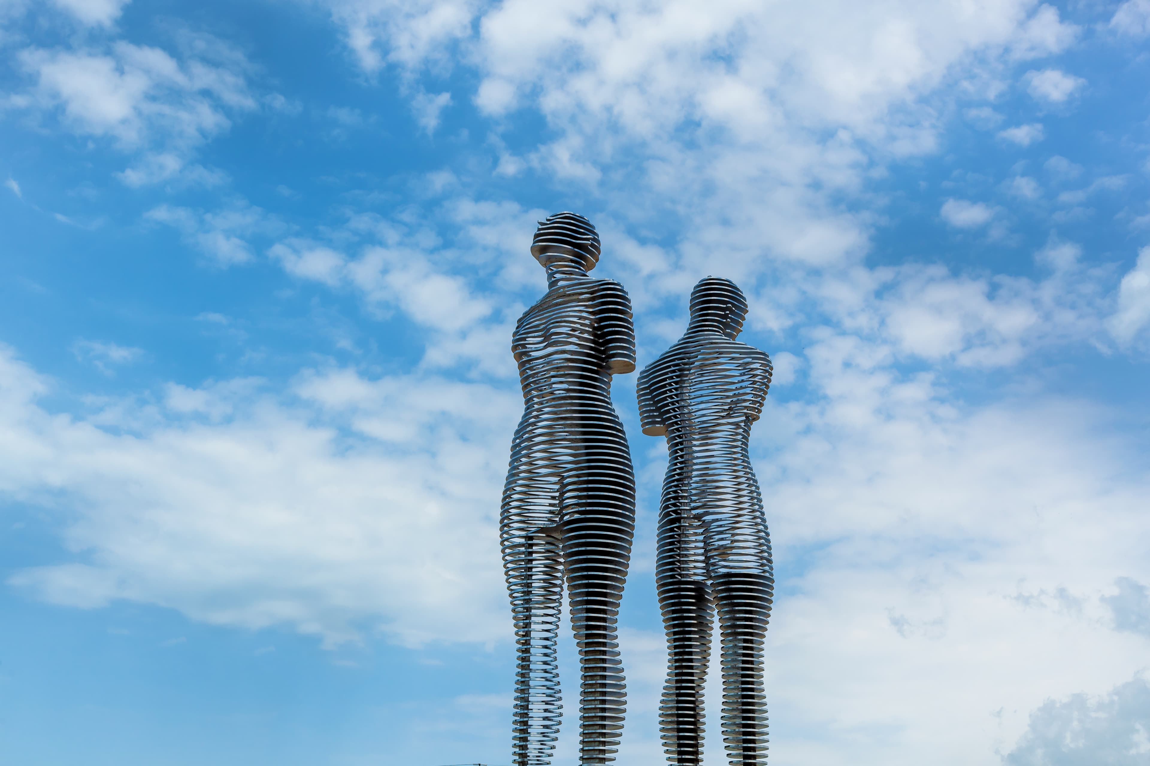 Ali & Nino Statue